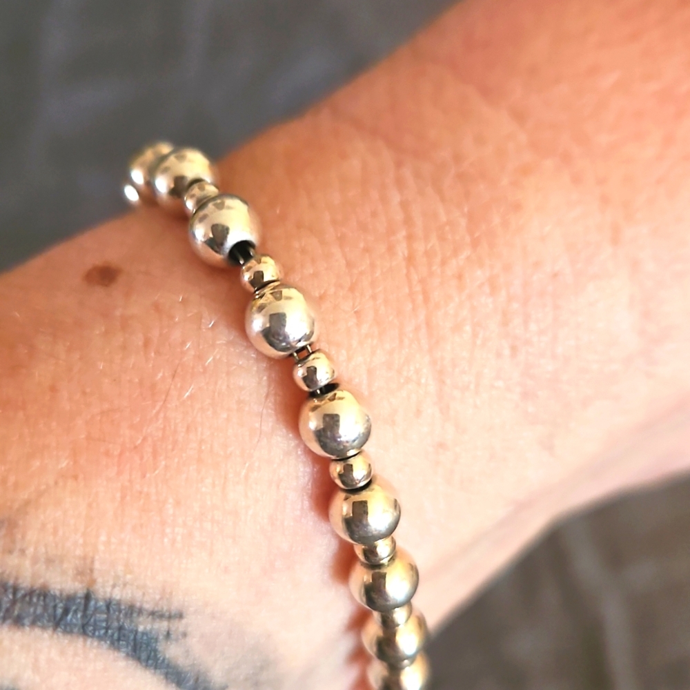 Premier Designs silver plate ball bracelet 7" wrist versatile classic